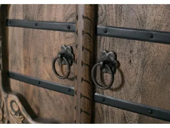 Aparador con cuatro puertas fabricado a mano en madera de mango