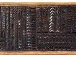 Baúl madera de mango y detalles oscuros