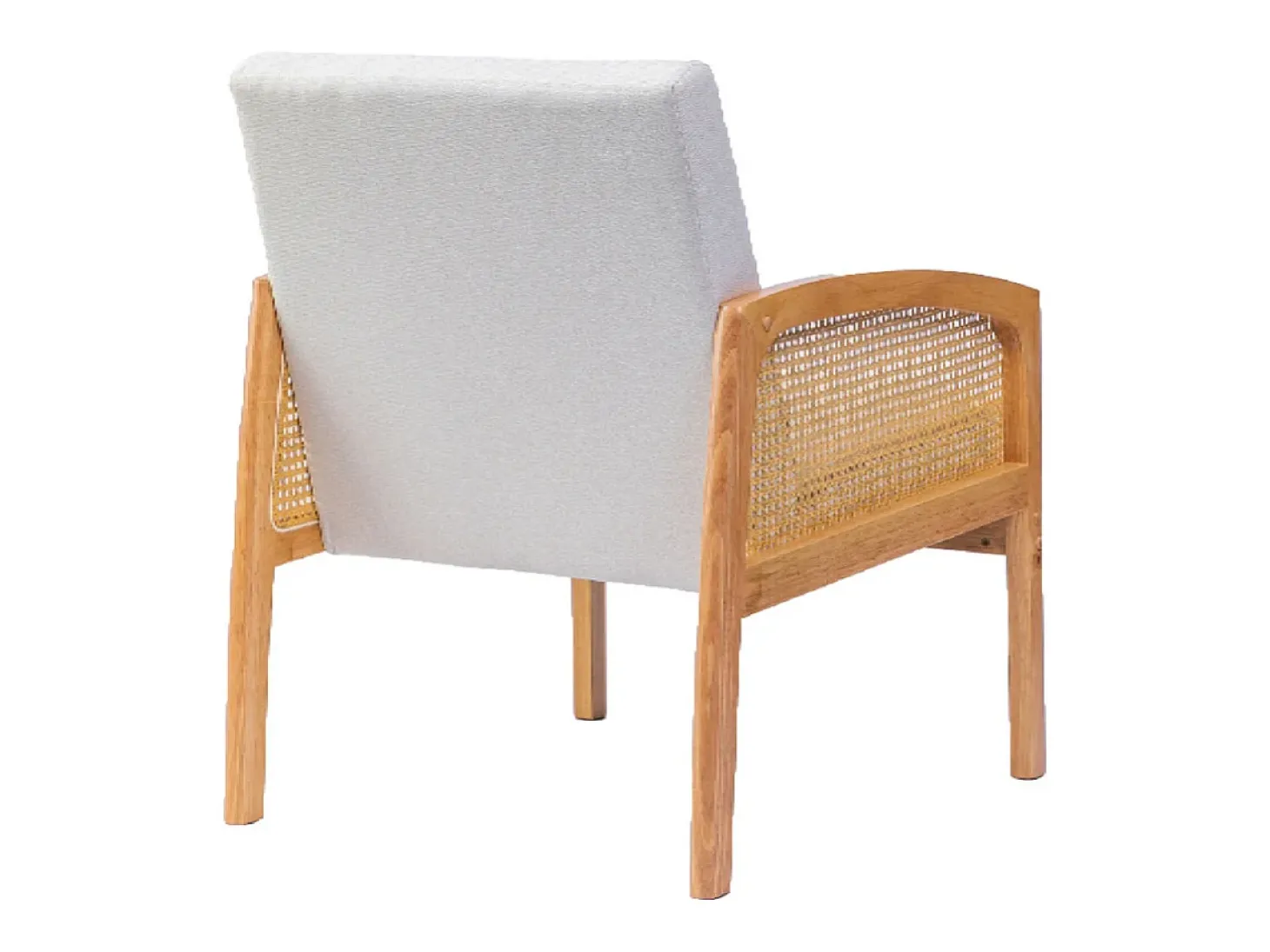 Butaca de de tela en color blanco y estructura de madera y ratán en color beige Cien
