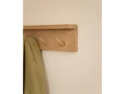 Colgador de pared de madera maciza en tono roble medio de 61x9,5cm - KATE - DECOWOOD
