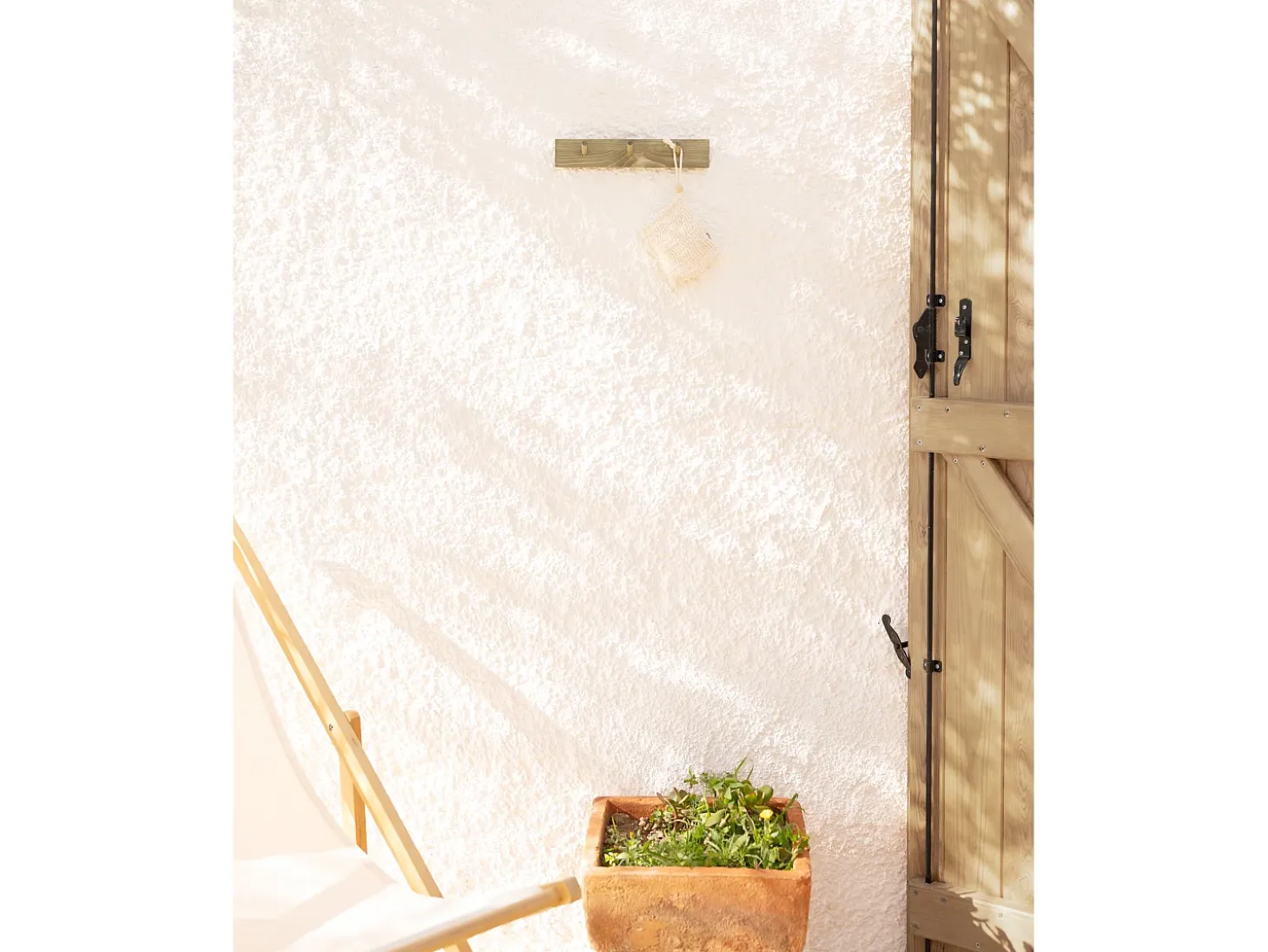 Colgador de pared de madera maciza en tono olivo de 26x5cm - KATE - DECOWOOD