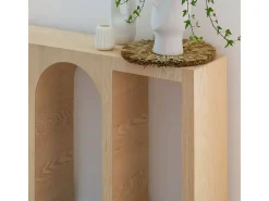 Consola de roble Octave con almacenamiento, diseño asimétrico y superficie lisa