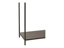 Estante baja de niveles asimétricos en metal negro