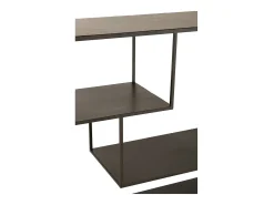 Estante baja de niveles asimétricos en metal negro