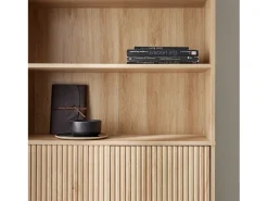 Librería de madera y metal negro con 2 puertas natural