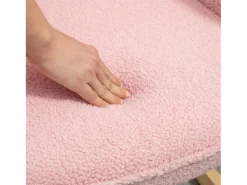 Mecedora con estructura de acero y madera imitación lana de cordero, color rosa (71x98x101cm)