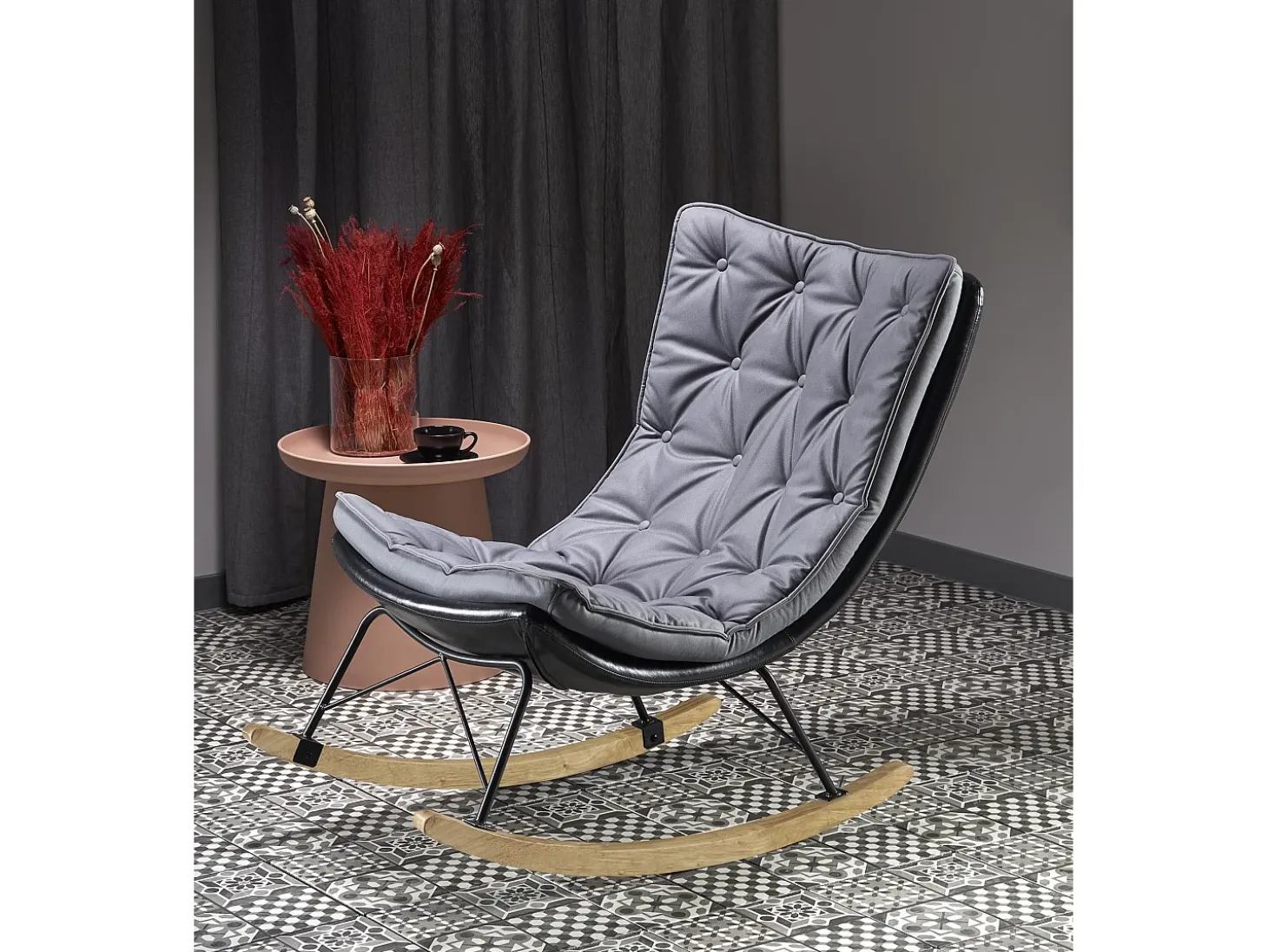 Mecedora de diseño con estructura de metal negro y madera maciza IMAGINE