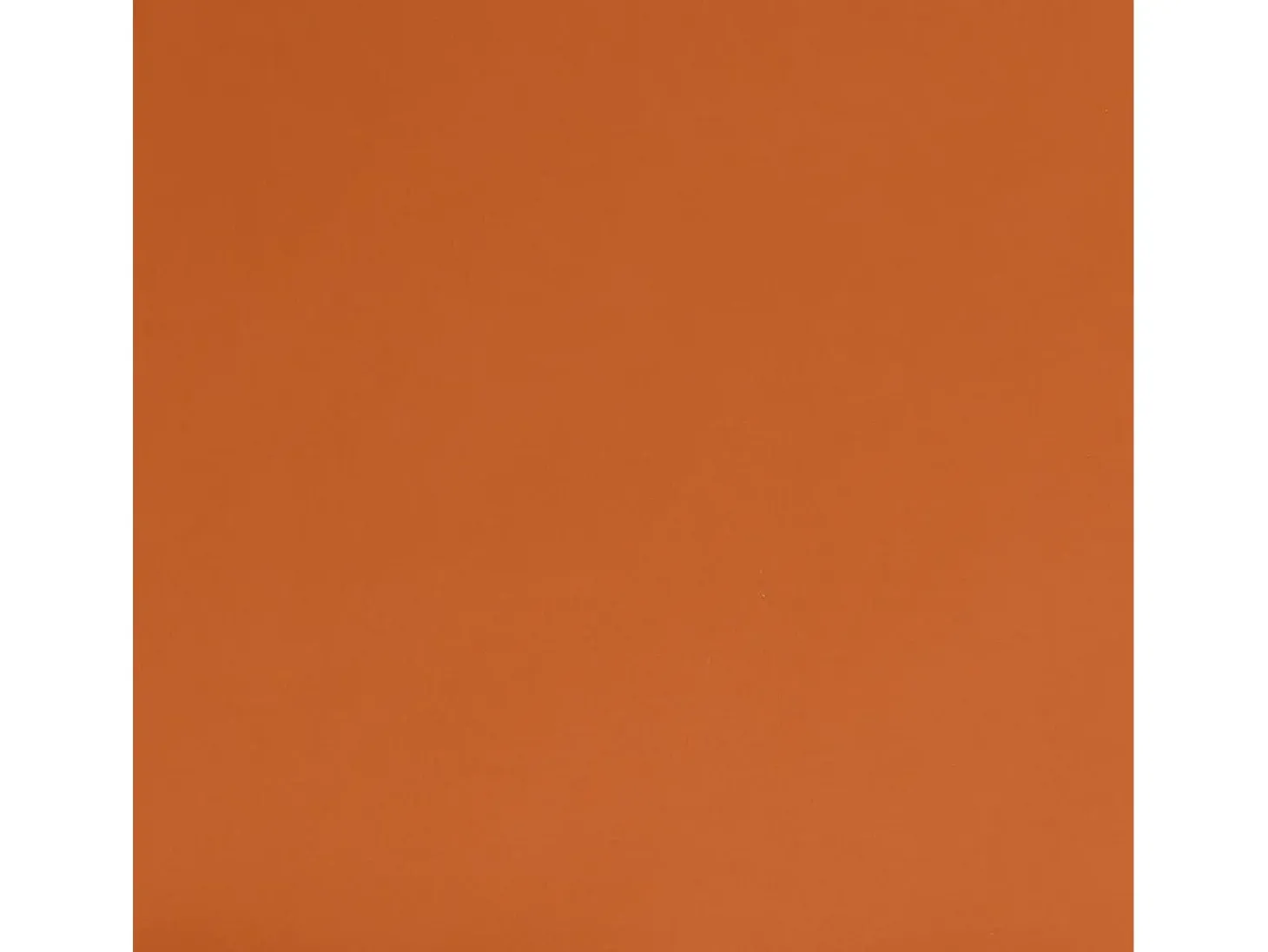 Mecedora de tela color blanco crema
