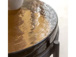 Mesa auxiliar de vidrio ahumado Lise con base de metal negro
