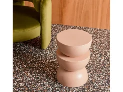 Mesa auxiliar o mesita de metal nude