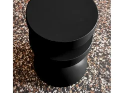Mesa auxiliar o mesita de metal negro