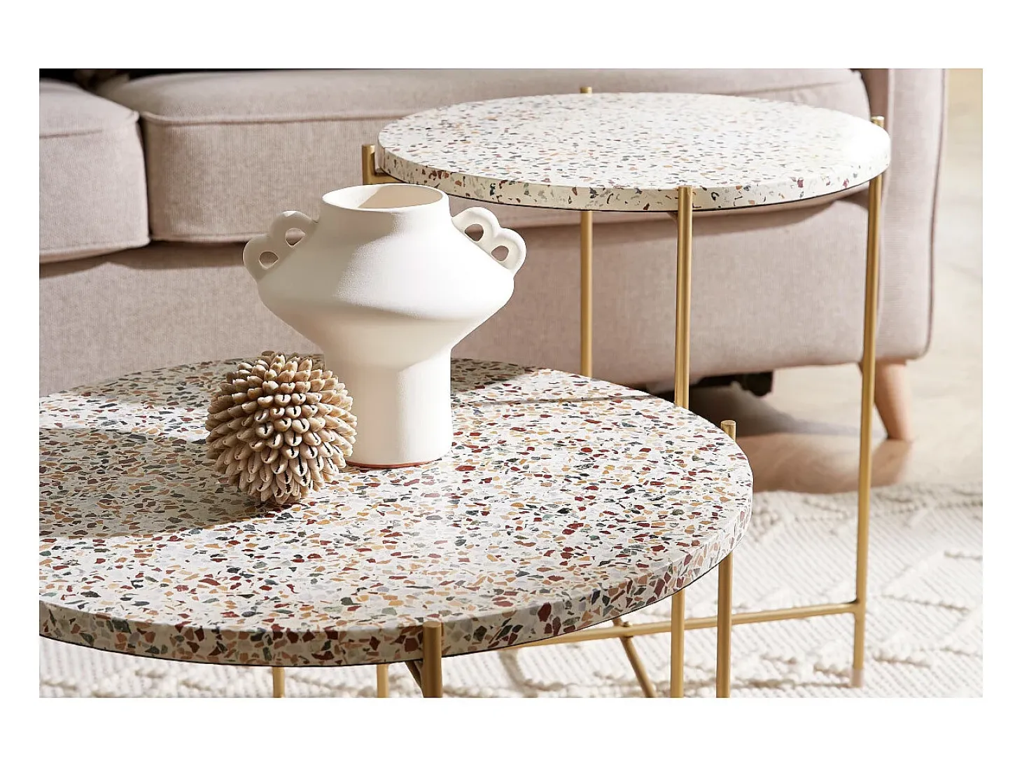 Mesa auxiliar redonda de terrazo y metal dorado 40 cm diám. MEZZO