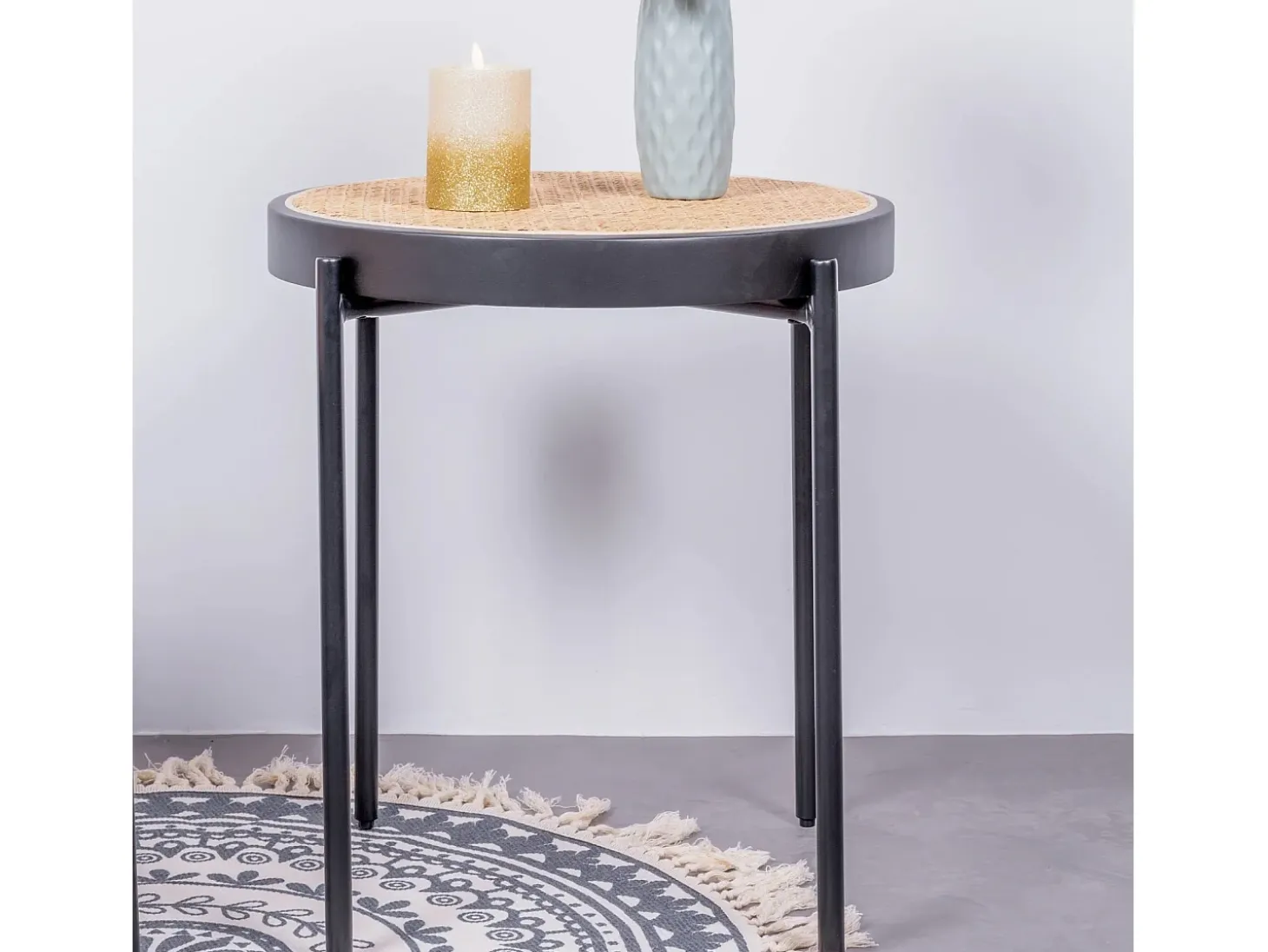 Mesa auxiliar retro con detalles en ratán natural (46cm) - North - Negro
