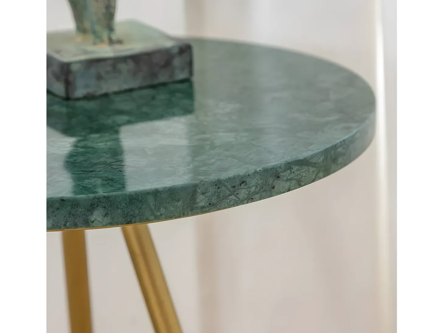 Mesa auxiliar vintage de mármol verde con trípode dorado