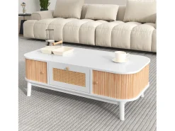 Mesa de centro de ratán con cajones y puertas en estilo rústico natural.