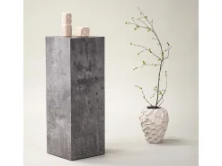 Mesa de centro Ramsvik, pedestal, mesa auxiliar gris.