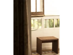 Mesita / Taburete de madera maciza en tono nogal de 45x50cm - TELVA - DECOWOOD