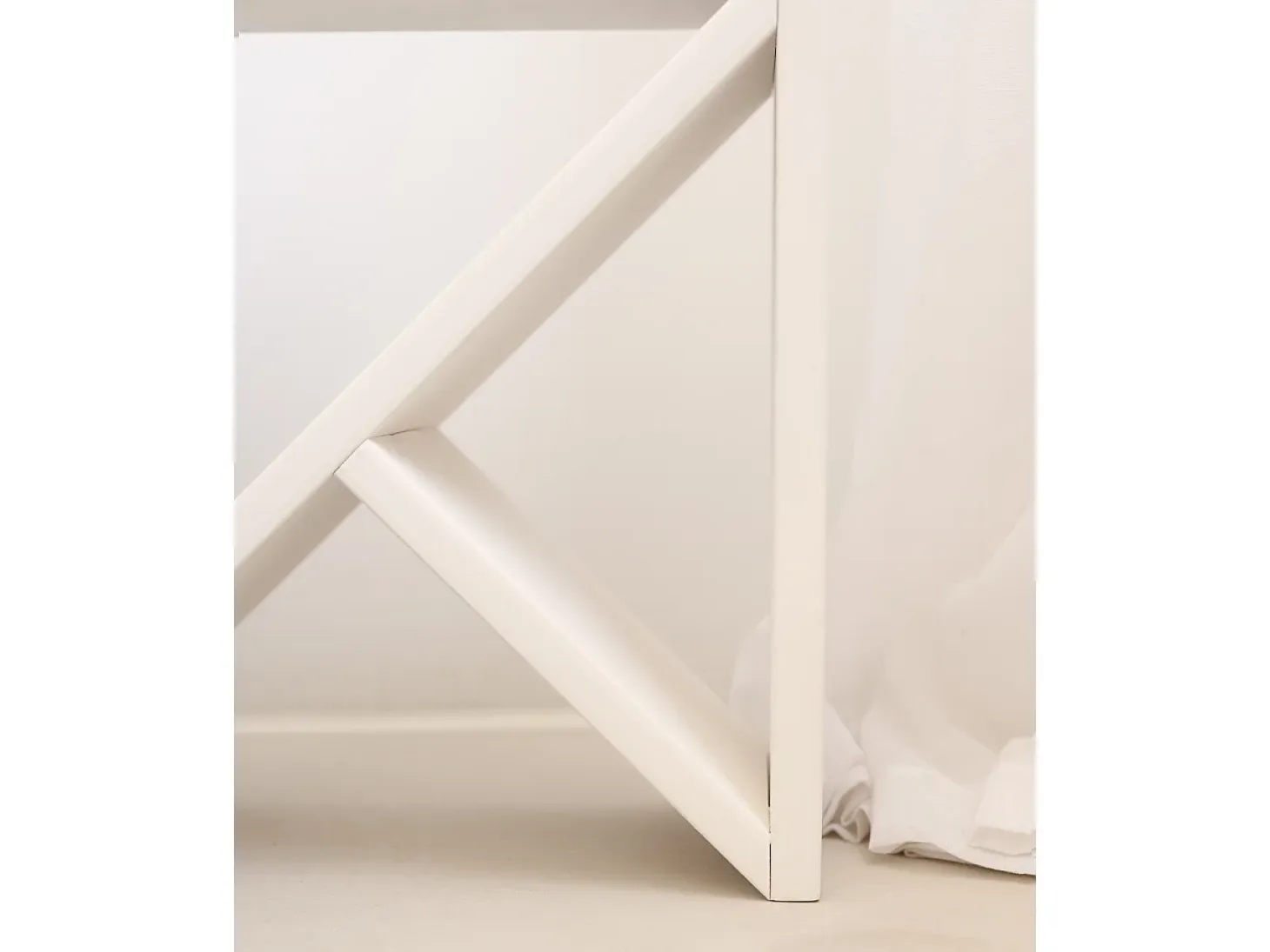 Mesita de madera maciza en tono blanco de 40x40cm - STOKE - DECOWOOD