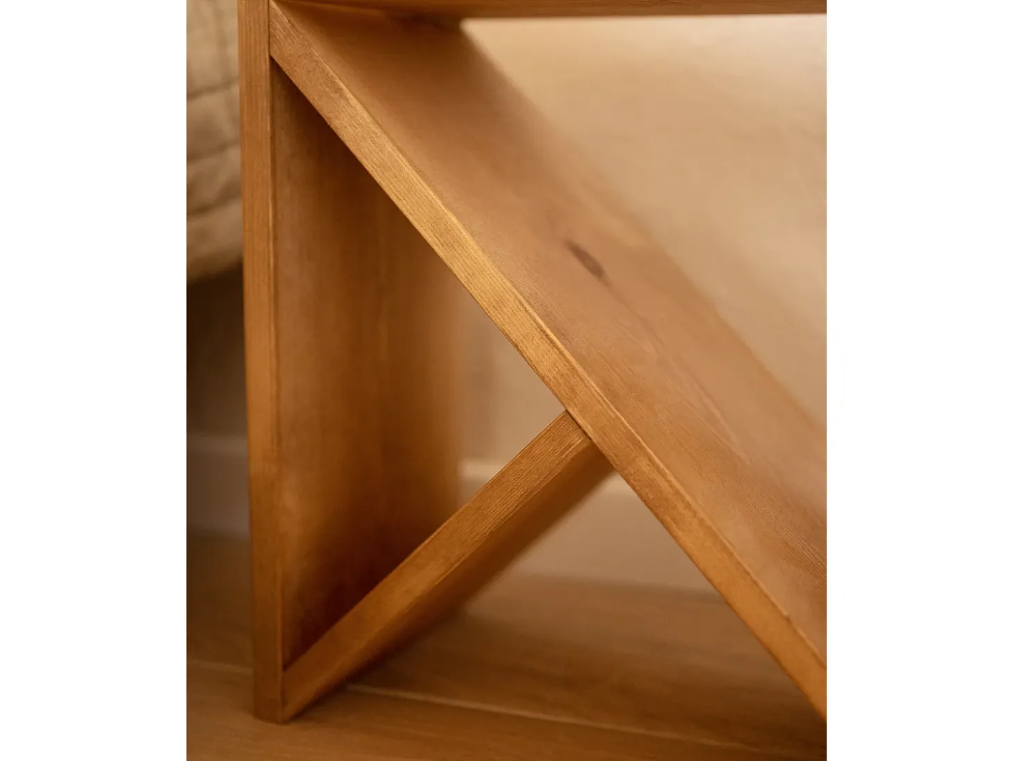Pack 2 mesitas de madera maciza en tono roble oscuro de 50x50cm - STOKE - DECOWOOD