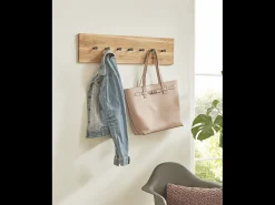 Perchero de pared de diseño en roble aceitado y metal negro 7 ganchos Lorna