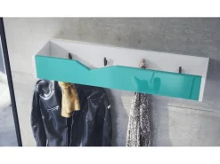 Perchero gancho de pared panel para colgar ropa Kolmio, cuerpo en blanco mate, frente en petróleo de alto brillo 83,5 x 12,5 x 21 cm