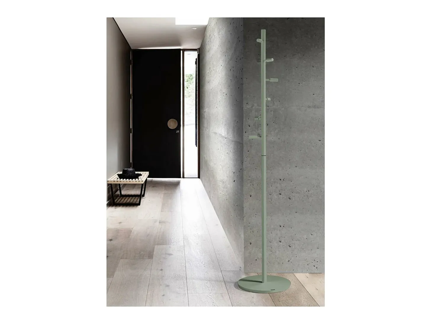 Perchero moderno mod. 401 herrajes cromo satinado lacado verde, 185 cm(alto)35 cm(ancho)35