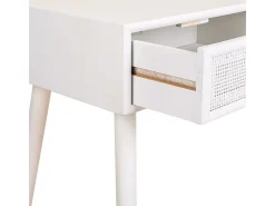 Recibidor De Madera Y Rejilla En Blanco