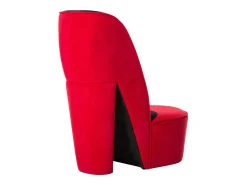 Sillón con forma de zapato de tacón terciopelo rojo