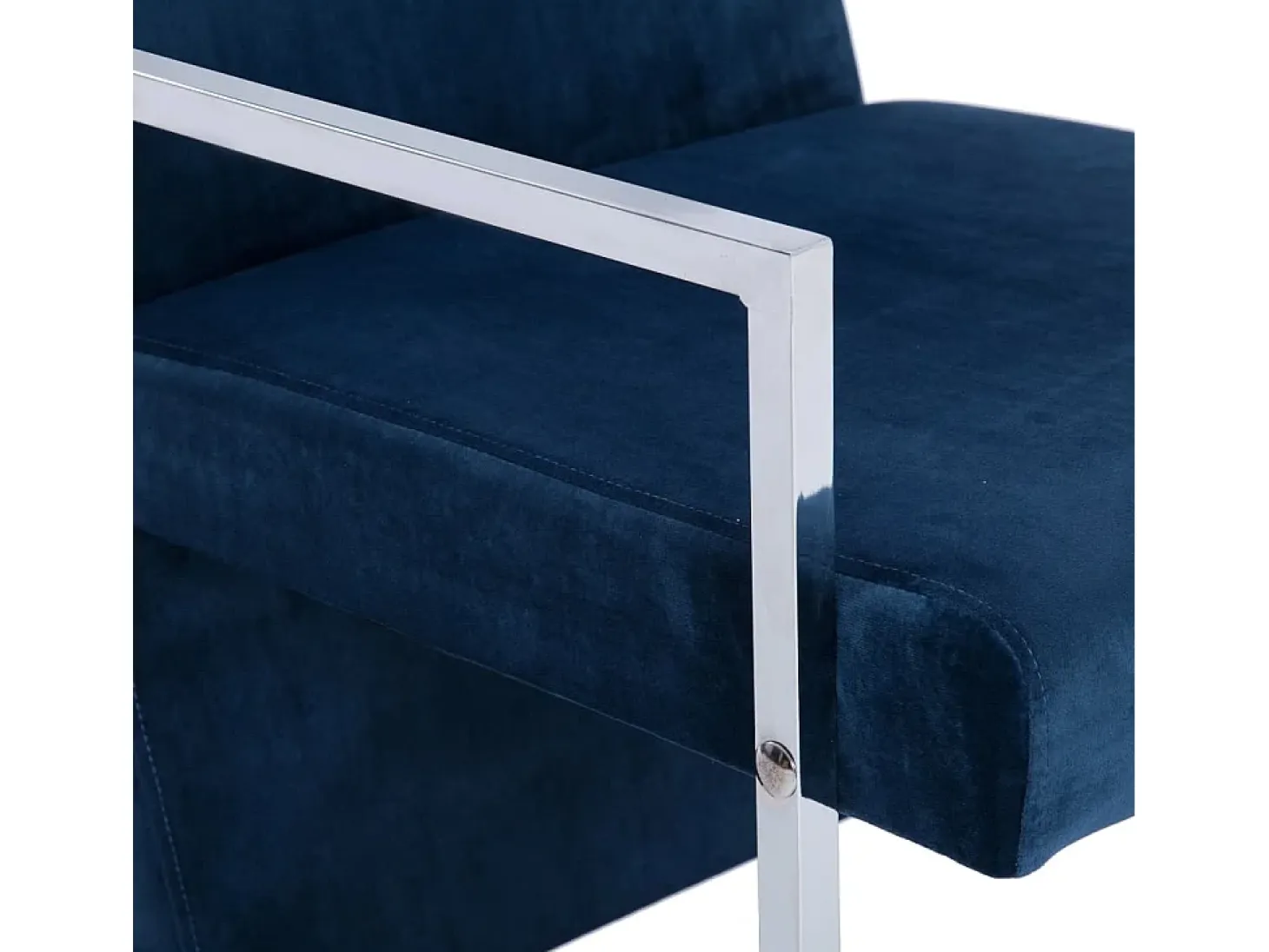 Sillón con patas cromadas de terciopelo azul