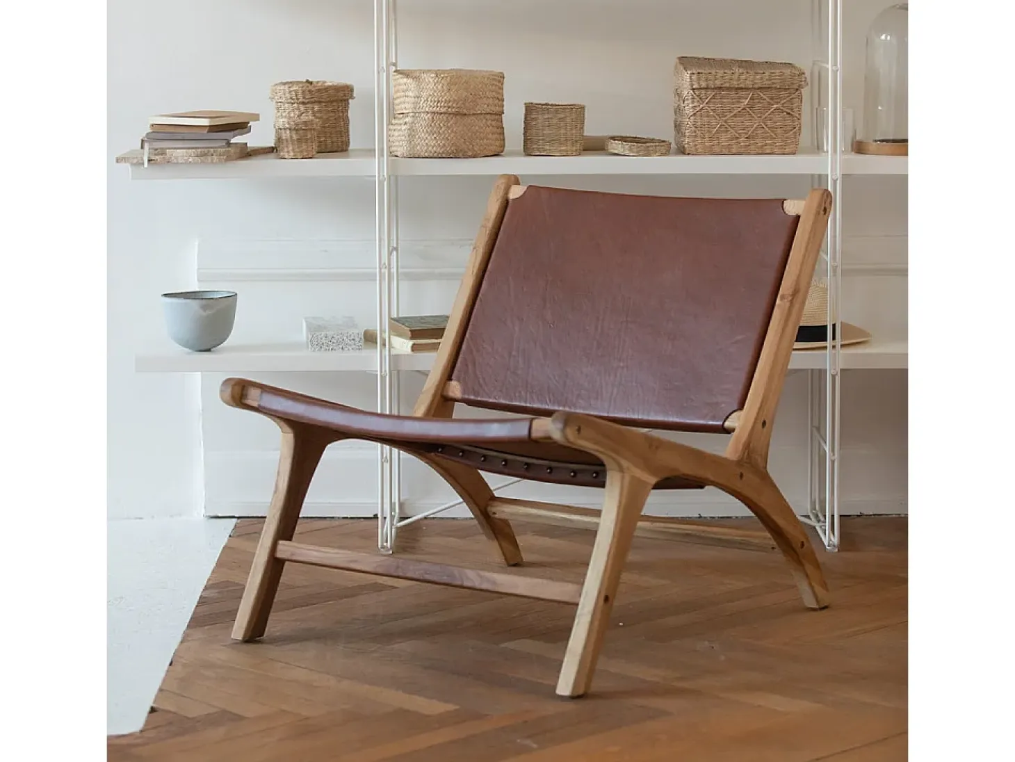 Sillón de teca y cuero marrón liso - Kuna