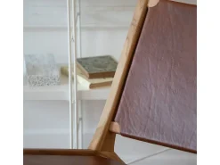 Sillón de teca y cuero marrón liso - Kuna