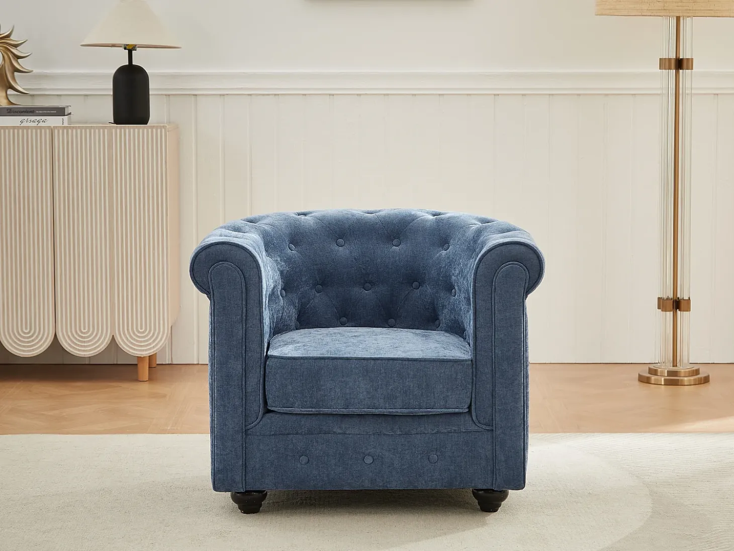 Sillón de tela color azul forma mítica CHESTERFIELD