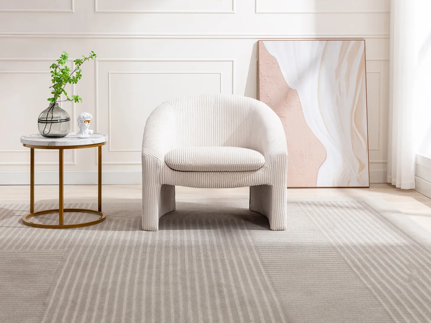Sillón de terciopelo color crema. Estilo design OSSANA