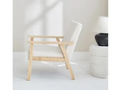 Sillón escandinavo de borreguito y madera de hevea crema