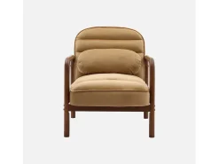 Sillón escandinavo de madera de hevea teñida de nogal y tela de