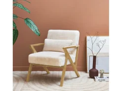 Sillón escandinavo de madera de hevea y efecto pelo sintético blanco
