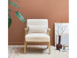 Sillón escandinavo de madera de hevea y efecto pelo sintético blanco