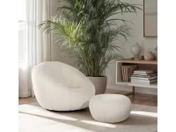 Sillón giratorio de diseño de tela bouclé blanco con puf reposapiés Kuma