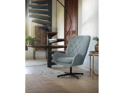 Sillón giratorio tapizado en color azul claro y patas metálicas