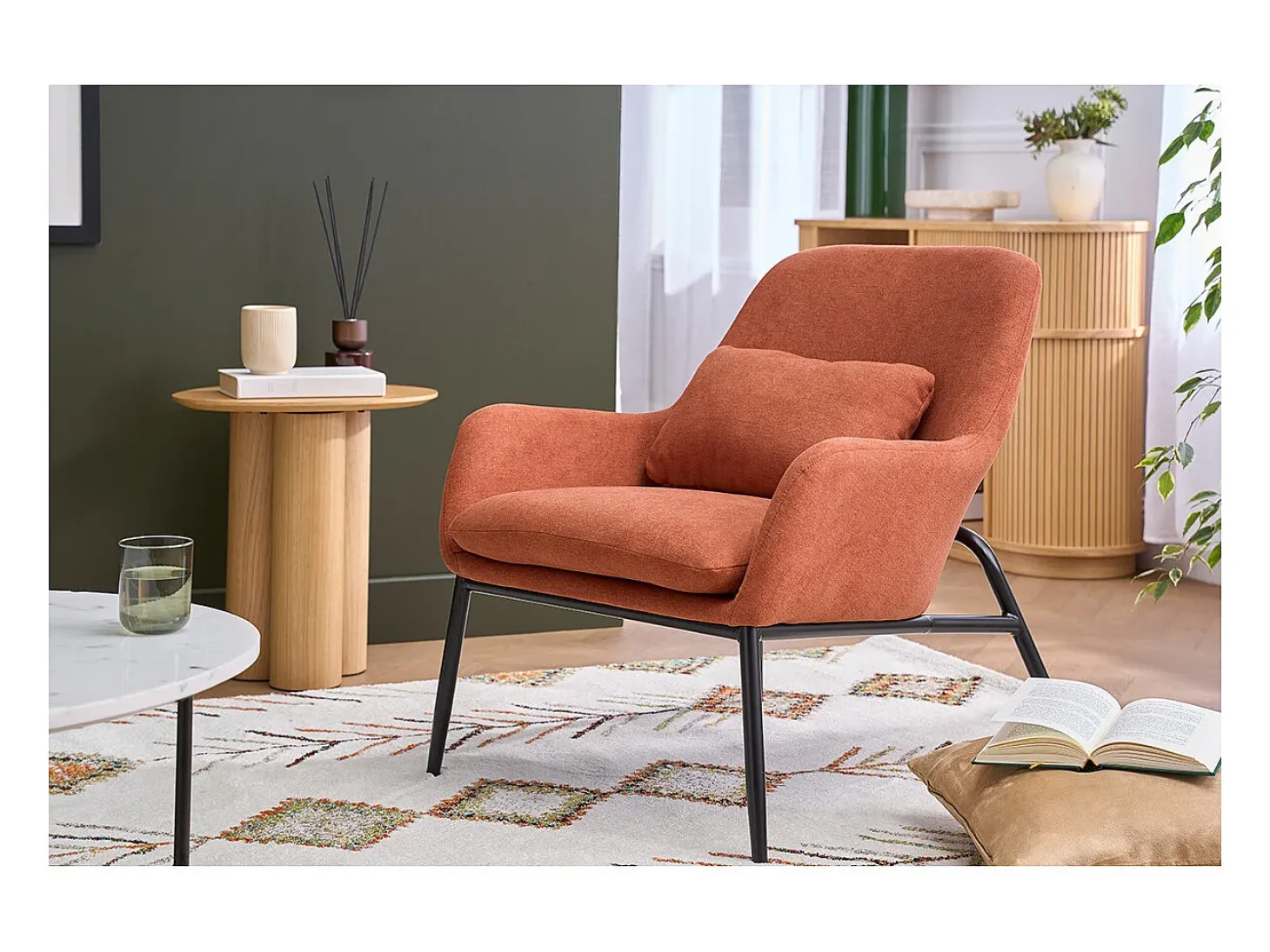 Sillón moderno de tejido efecto aterciopelado terracota y metal negro MAXINE