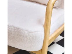 Sillón redondo escandinavo de madera de hevea y tela efecto pelo