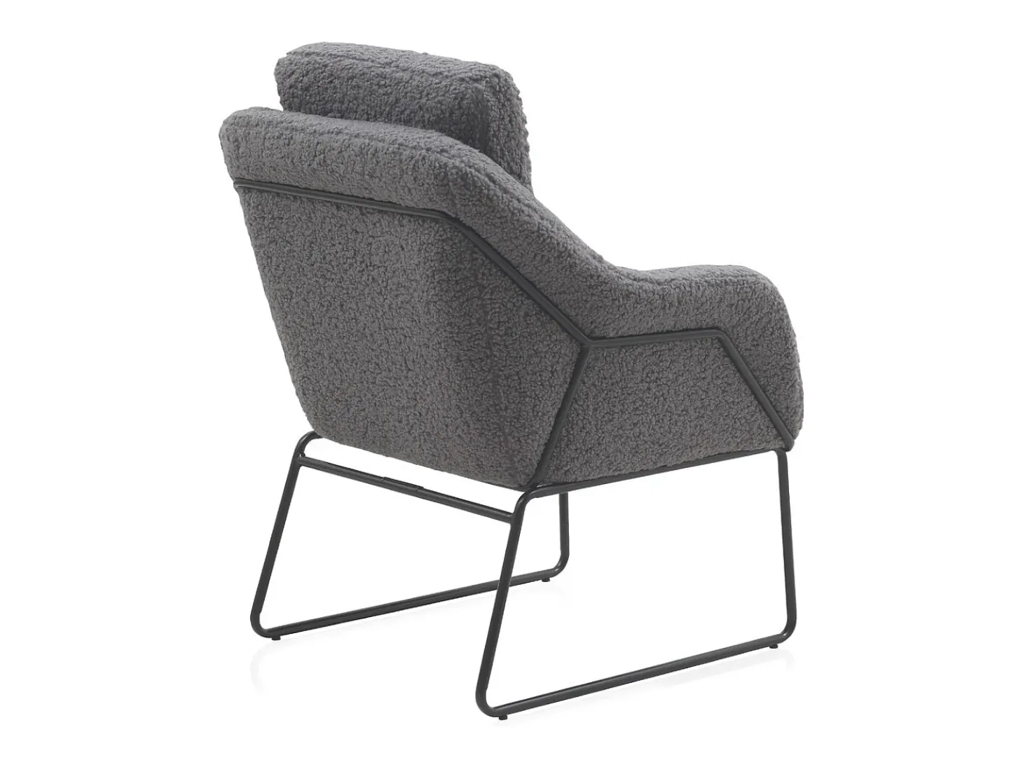 Sillón tapizado color gris con patas metálicas negras