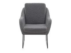 Sillón tapizado color gris con patas metálicas negras