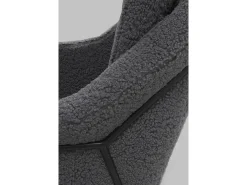 Sillón tapizado color gris con patas metálicas negras