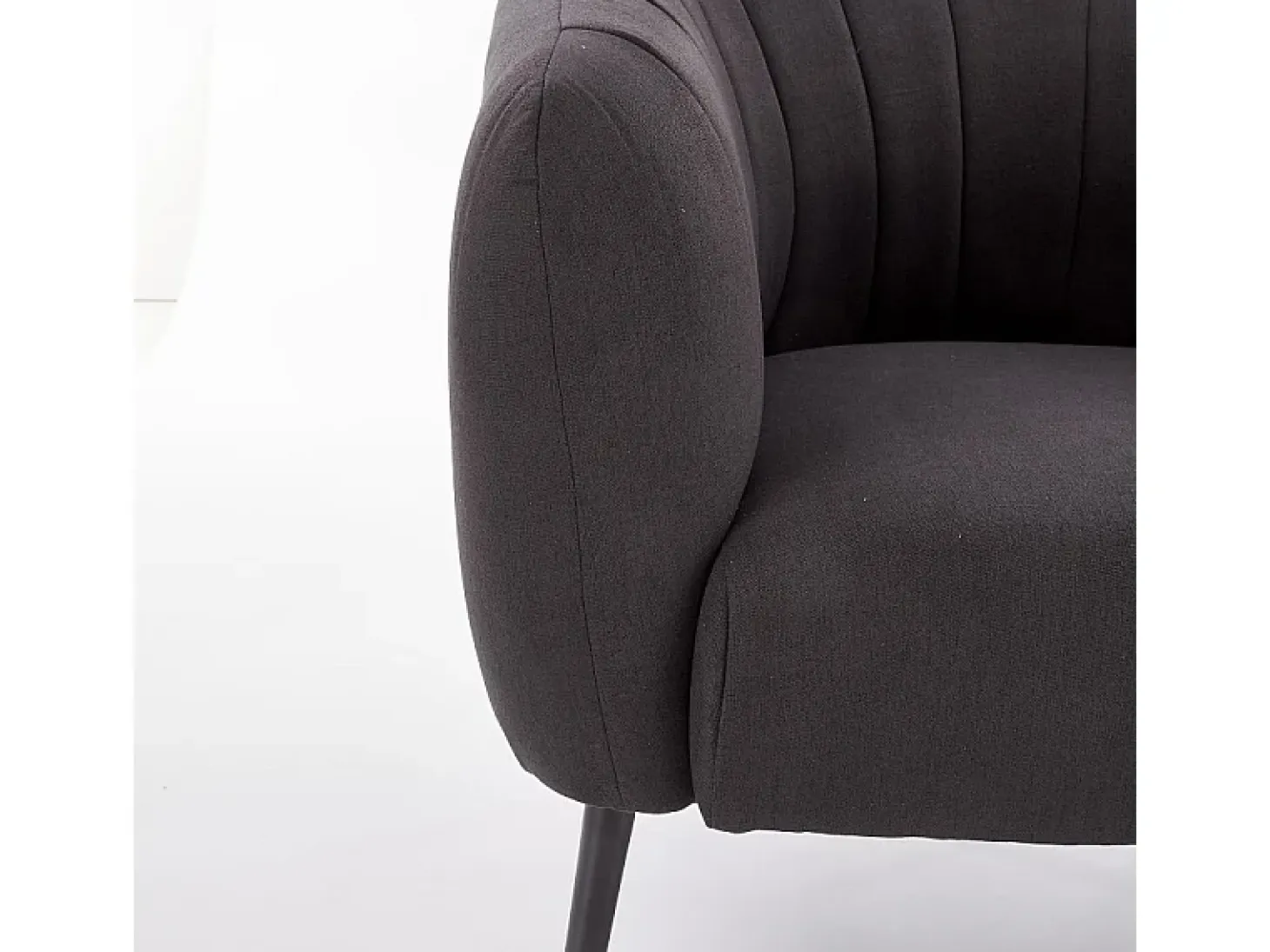 Sillón tapizado en tejido gris oscuro con patas de acero negro Dreamin