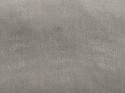 Sofá de 3 plazas de tela color gris. Asiento de plumas. CORFINO