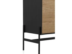 Vitrina chapada en madera de fresno color negro con puertas en natural