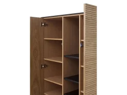 Vitrina chapada en madera de fresno color negro con puertas en natural