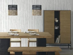Vitrina chapada en madera de fresno color negro con puertas en natural