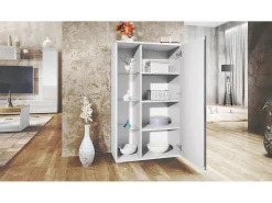 Vitrina Davos, vitrina independiente con 3 estantes de cristal y 8 compartimentos incl. LED, blanco mate/burdeos de alto brillo (71,5 x 134 x 35 cm)